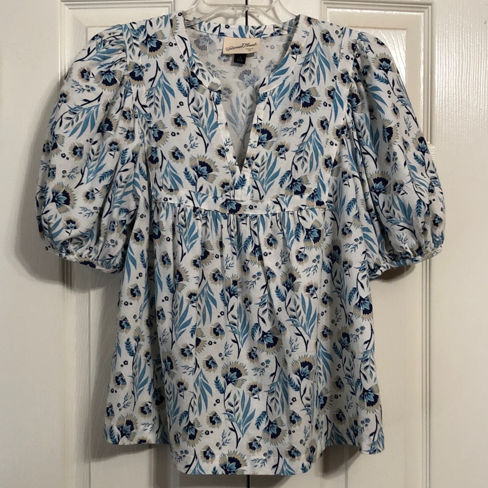 Universal Thread Blue and White Floral Linen Blouse Size Small